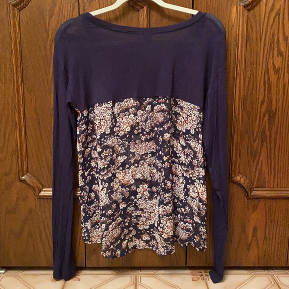 Cute light and flowy shirt size L - Picture 4 of 5